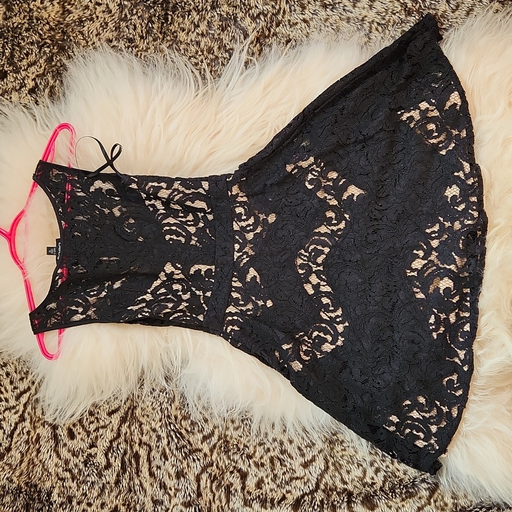 Bebe lace dress